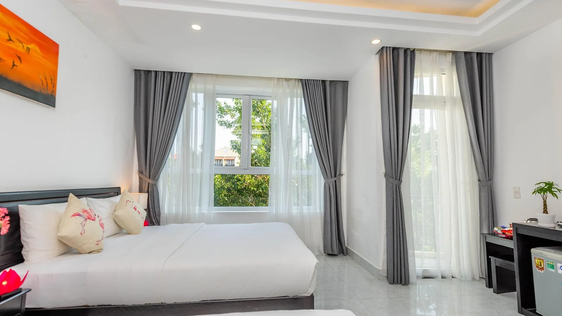 Flamingo Villa Homestay - Big Rooms With Balcony - Close To Hoi An Old Town 200M & Temple Bridge - Large Outside Pool For Sun Bathing