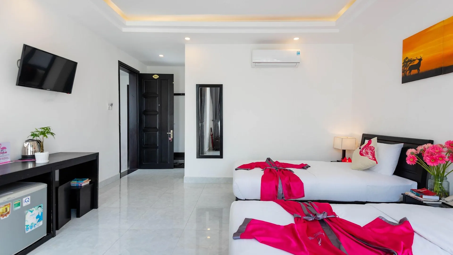 Flamingo Villa Homestay - Big Rooms With Balcony - Close To Hoi An Old Town 200M & Temple Bridge - Large Outside Pool For Sun Bathing Vietname