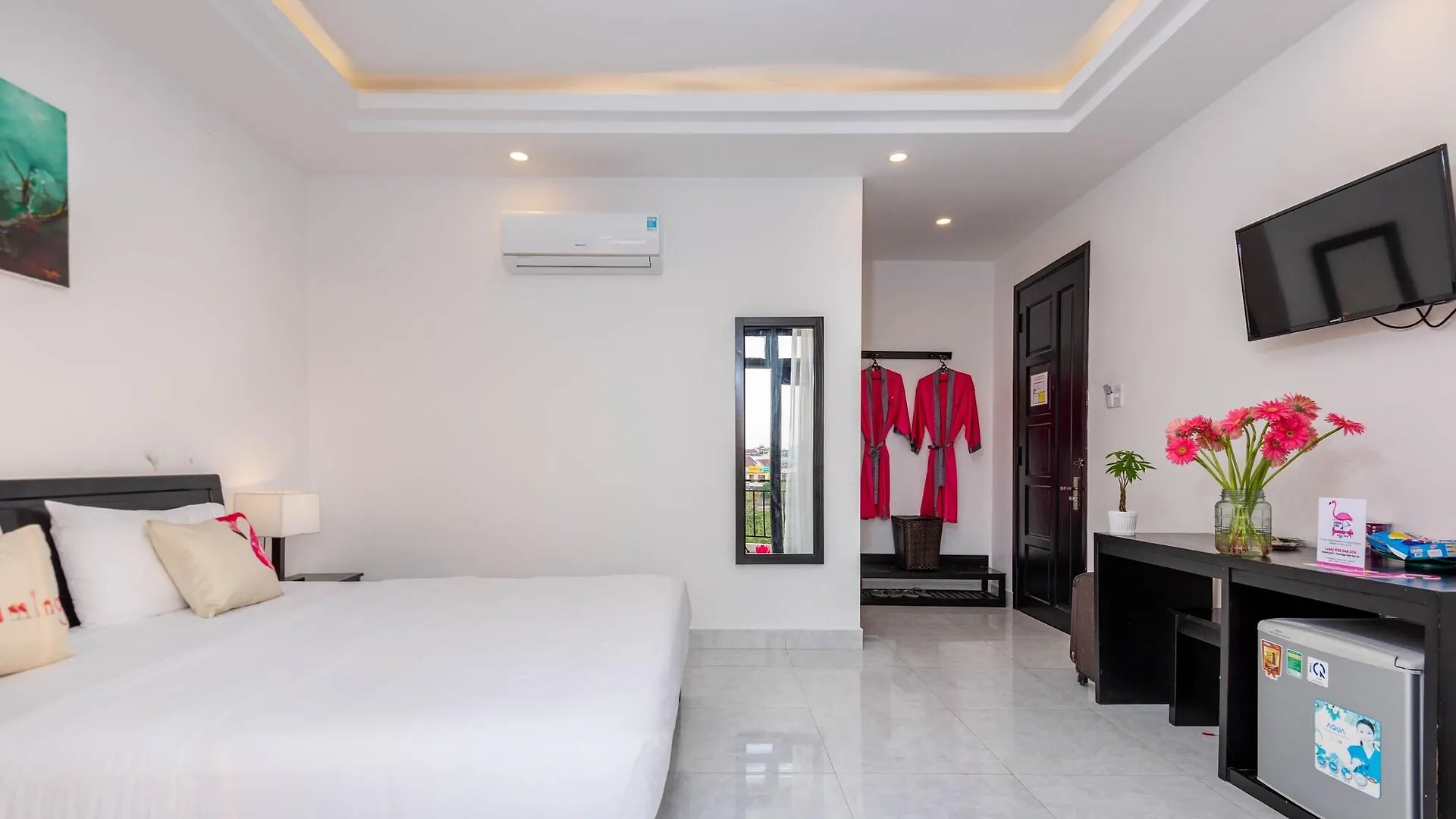 Flamingo Villa Homestay - Big Rooms With Balcony - Close To Hoi An Old Town 200M & Temple Bridge - Large Outside Pool For Sun Bathing