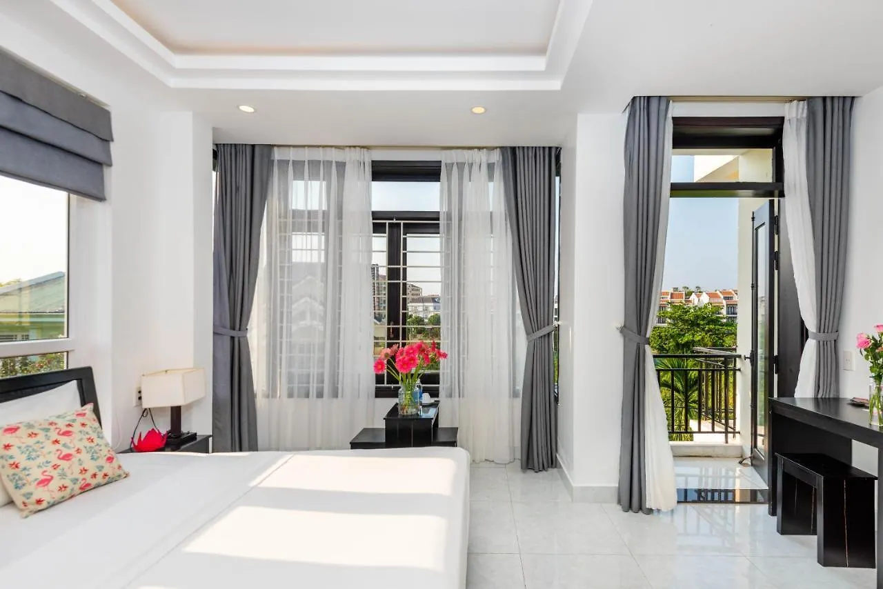 Flamingo Villa Homestay - Big Rooms With Balcony - Close To Hoi An Old Town 200M & Temple Bridge - Large Outside Pool For Sun Bathing Vietname