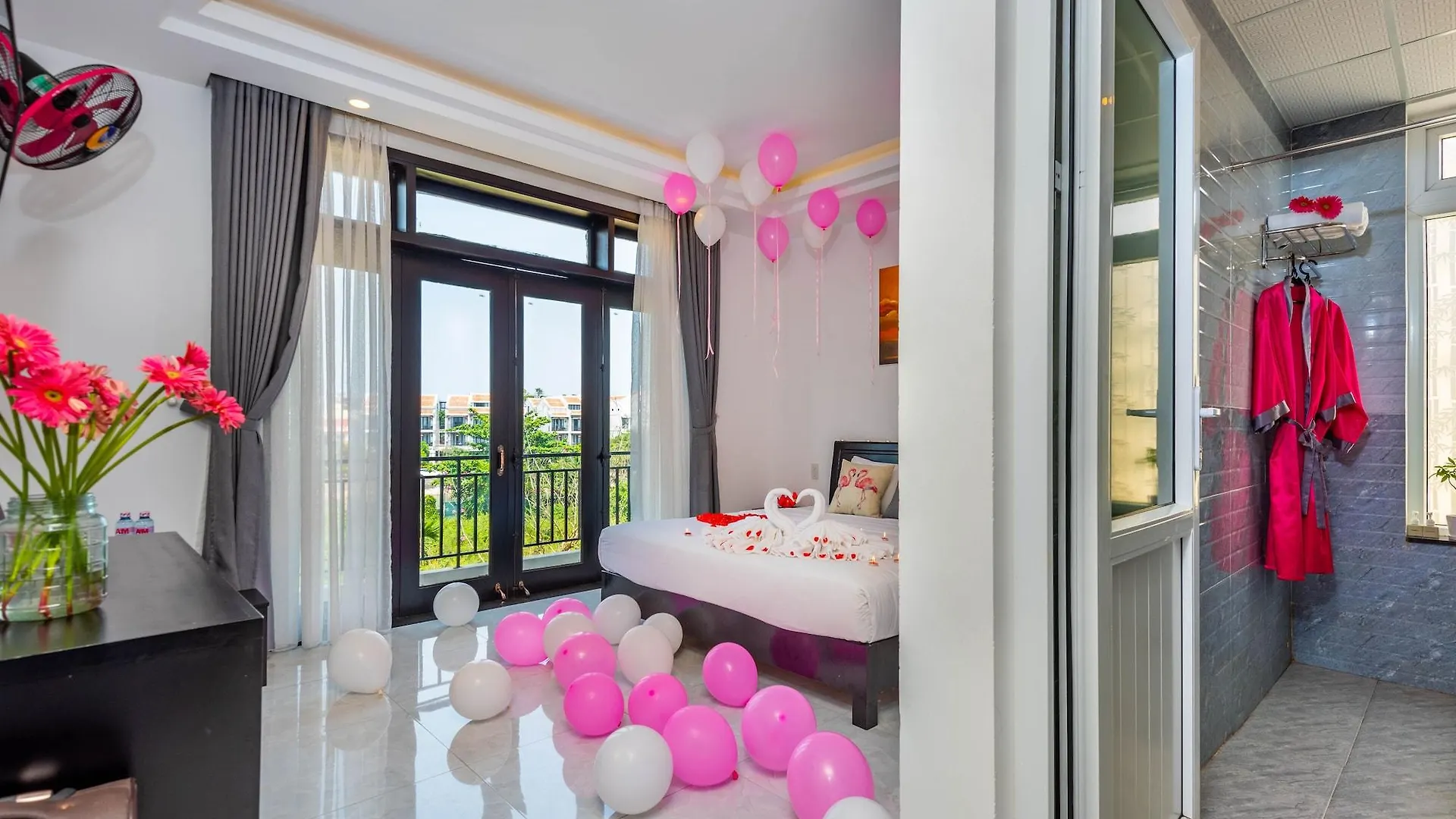 Flamingo Villa Homestay - Big Rooms With Balcony - Close To Hoi An Old Town 200M & Temple Bridge - Large Outside Pool For Sun Bathing