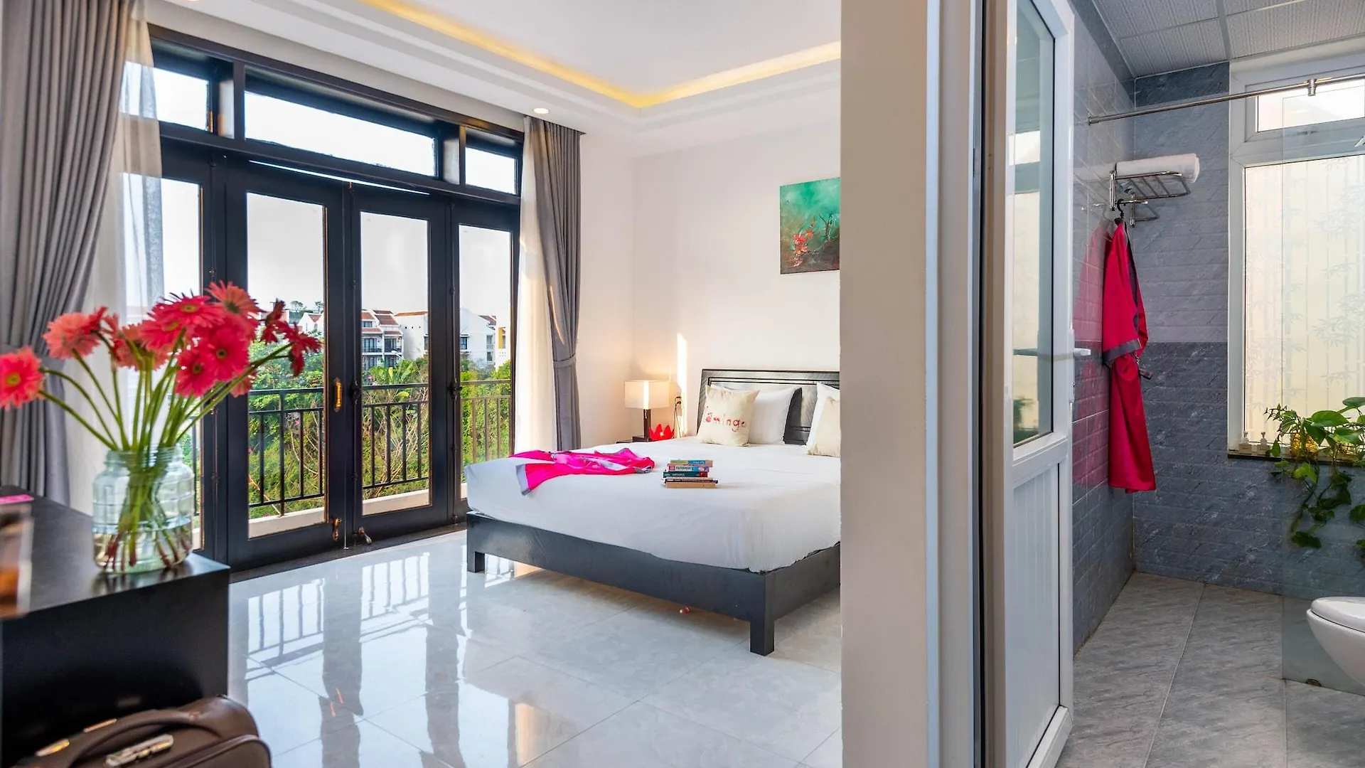 Flamingo Villa Homestay - Big Rooms With Balcony - Close To Hoi An Old Town 200M & Temple Bridge - Large Outside Pool For Sun Bathing