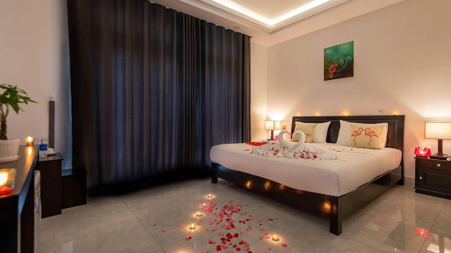 Flamingo Villa Homestay - Big Rooms With Balcony - Close To Hoi An Old Town 200M & Temple Bridge - Large Outside Pool For Sun Bathing
