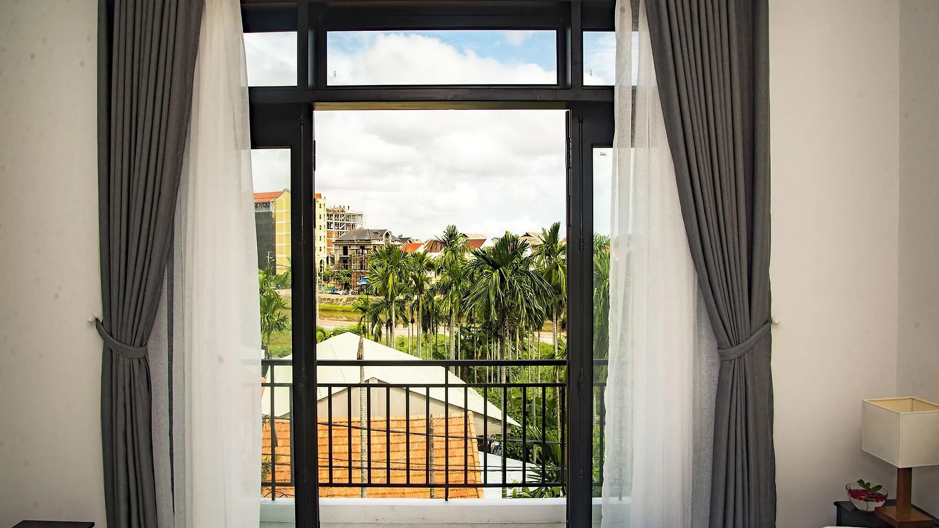 Flamingo Villa Homestay - Big Rooms With Balcony - Close To Hoi An Old Town 200M & Temple Bridge - Large Outside Pool For Sun Bathing