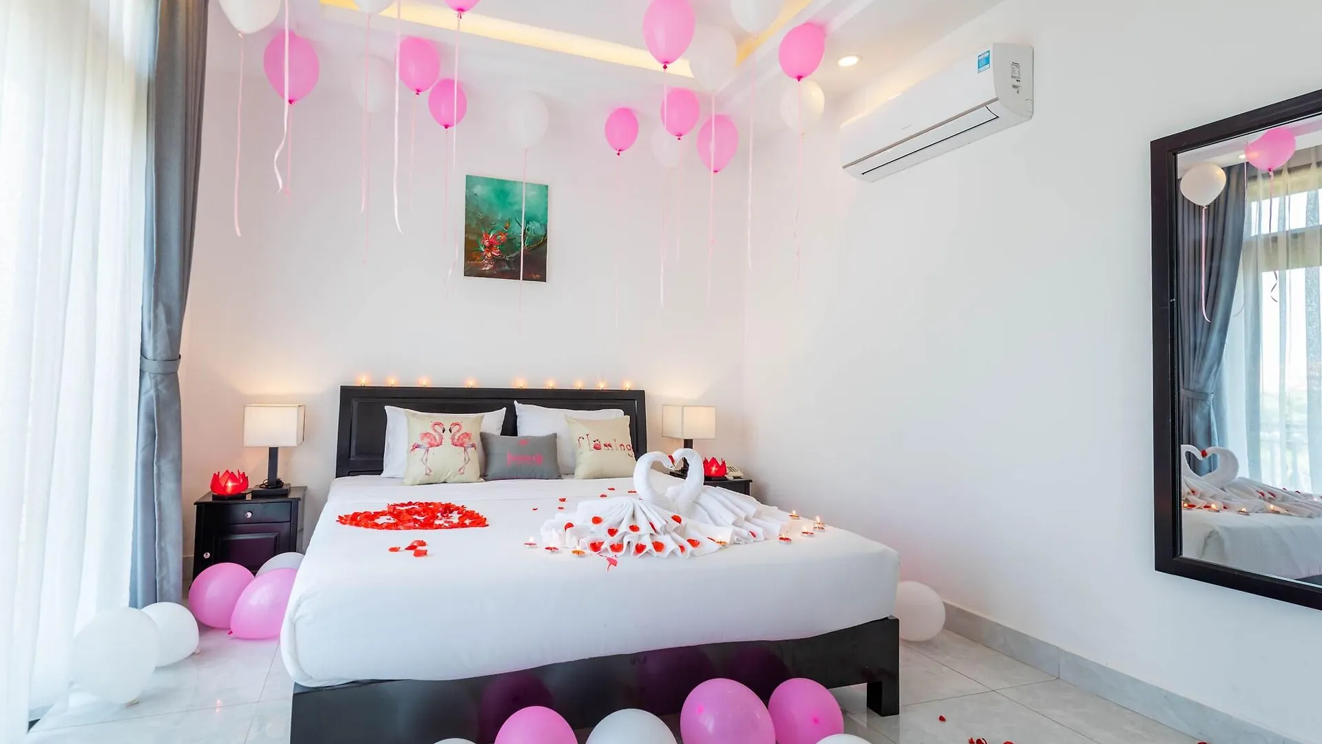 Flamingo Villa Homestay - Big Rooms With Balcony - Close To Hoi An Old Town 200M & Temple Bridge - Large Outside Pool For Sun Bathing