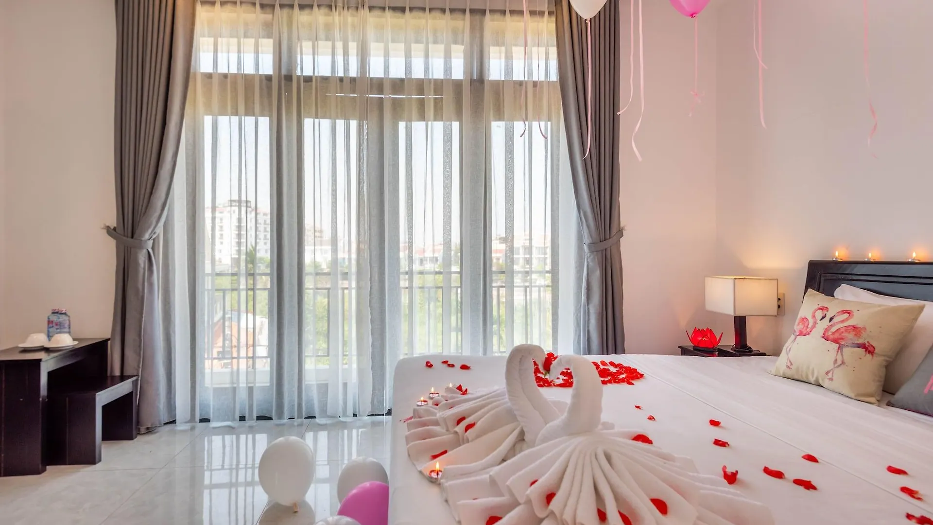 Flamingo Villa Homestay - Big Rooms With Balcony - Close To Hoi An Old Town 200M & Temple Bridge - Large Outside Pool For Sun Bathing
