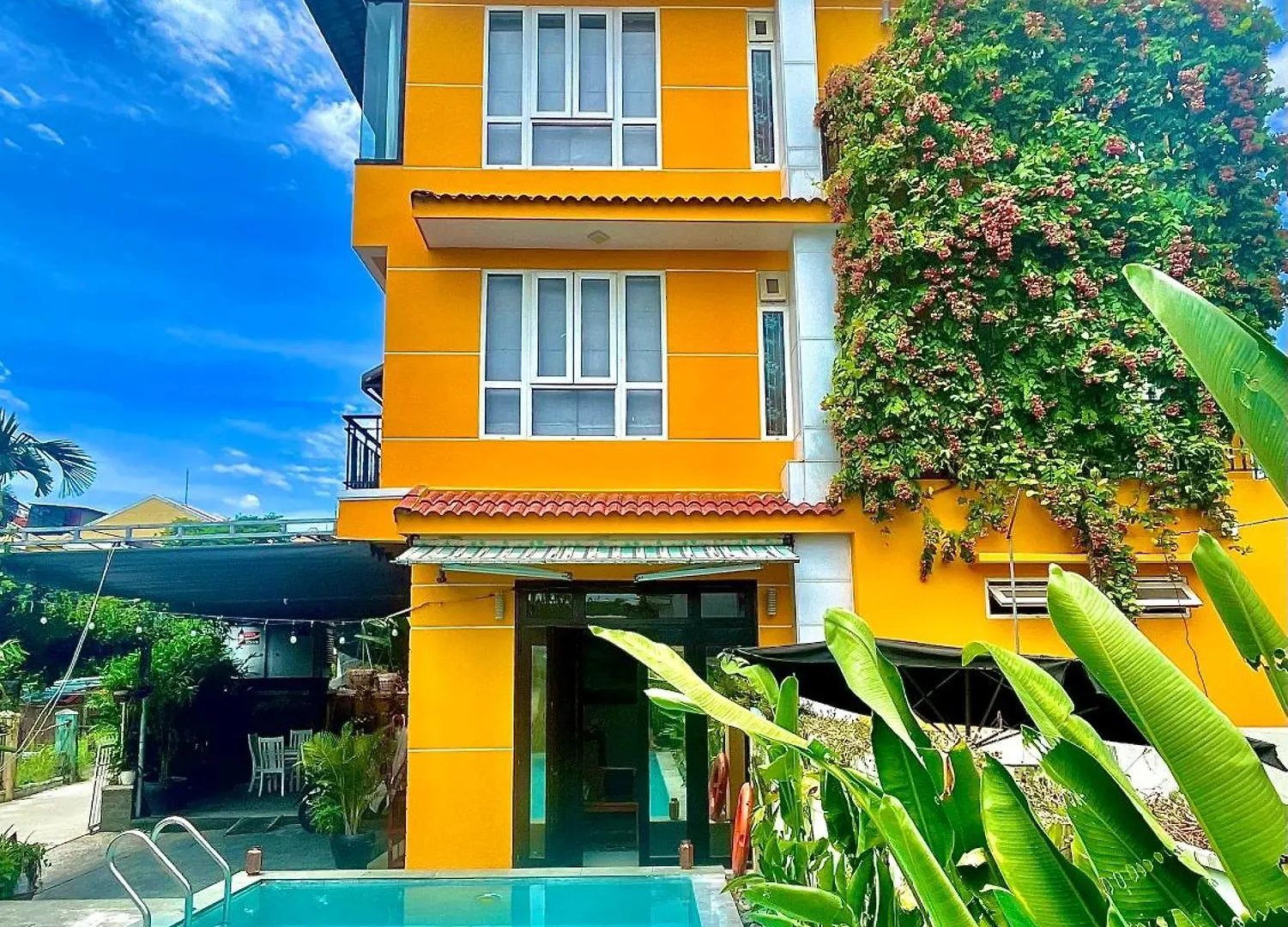 Flamingo Villa Homestay - Big Rooms With Balcony - Close To Hoi An Old Town 200M & Temple Bridge - Large Outside Pool For Sun Bathing 0*,