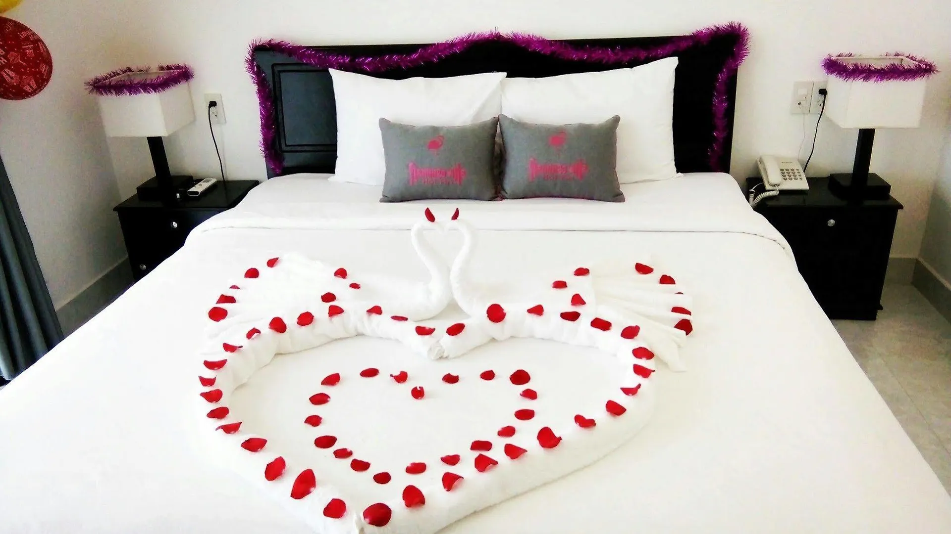 Flamingo Villa Homestay - Big Rooms With Balcony - Close To Hoi An Old Town 200M & Temple Bridge - Large Outside Pool For Sun Bathing