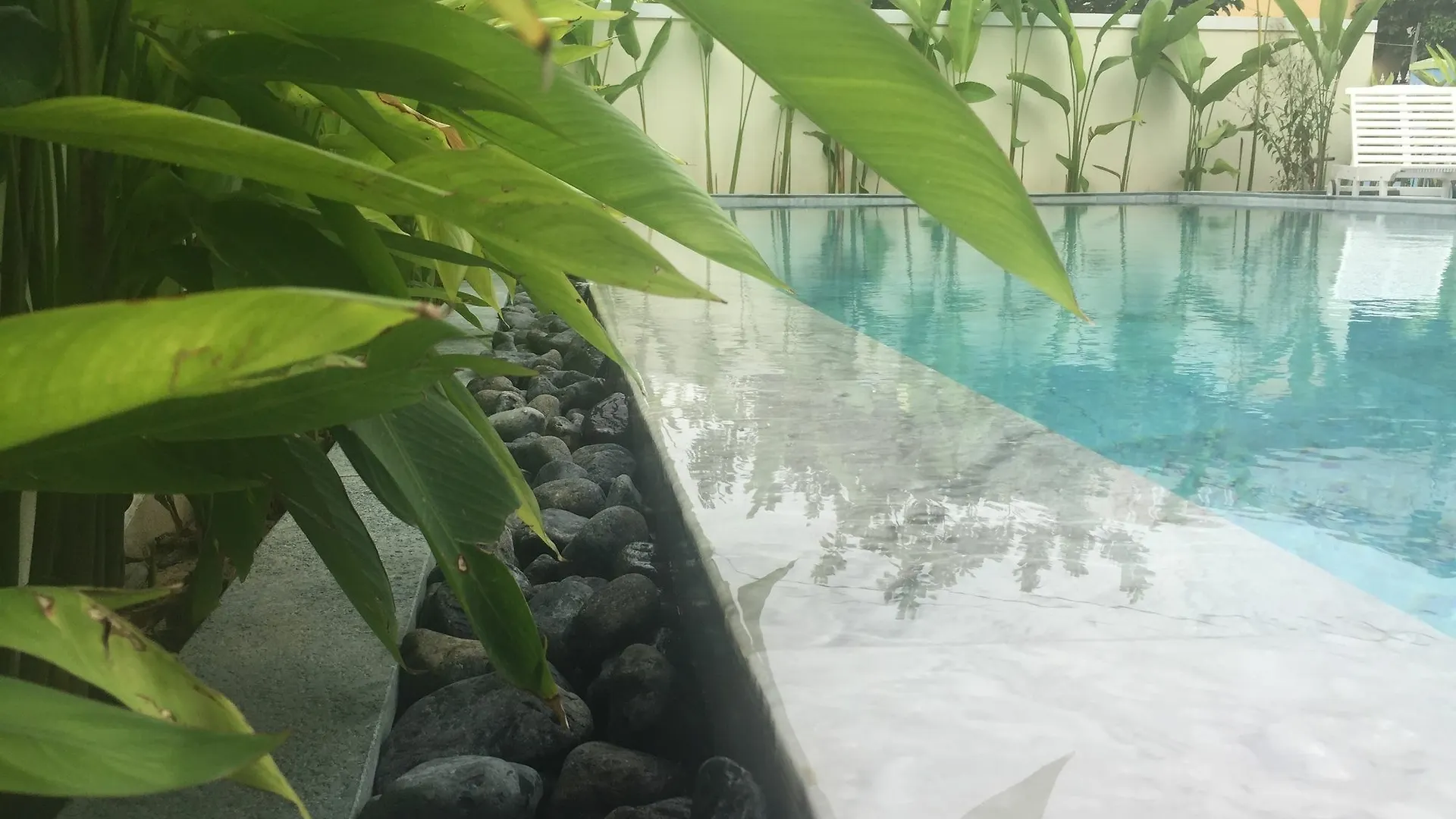 Flamingo Villa Homestay - Big Rooms With Balcony - Close To Hoi An Old Town 200M & Temple Bridge - Large Outside Pool For Sun Bathing